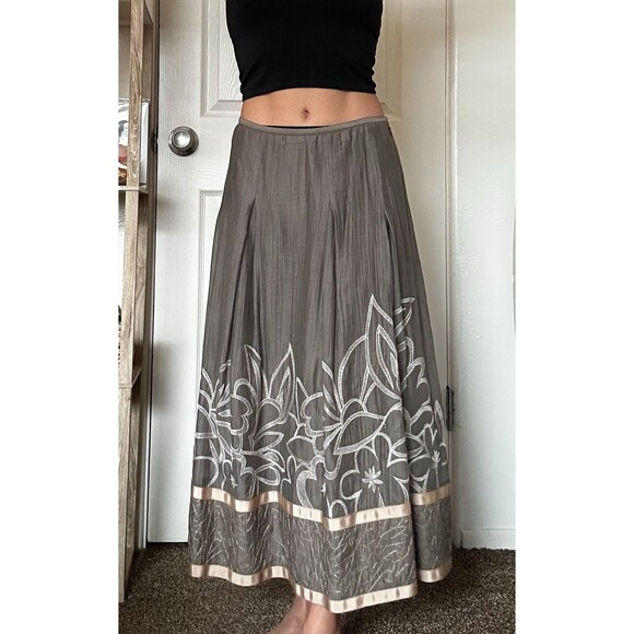 NIC+ZOE Dresses & Skirts - Nic + Zoe Embroidered Skirt Taupe Gold Sz 4 Women’s Swing Satin Full Midi Floral